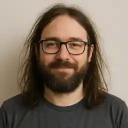 Porträtfoto von Markus Heiden aus Freiburg, der seine Erfahrungen mit dem Dragonia Online Casino teilt und auf verantwortungsbewusstes Spielen in Deutschland hinweist.